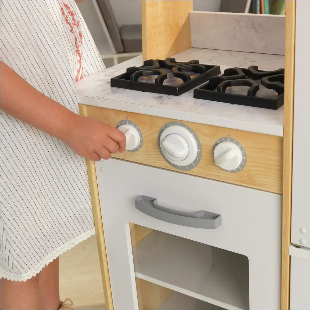 Cocinita modern-day de KidKraft con estufa, horno y perillas, juguetes de madera para niños