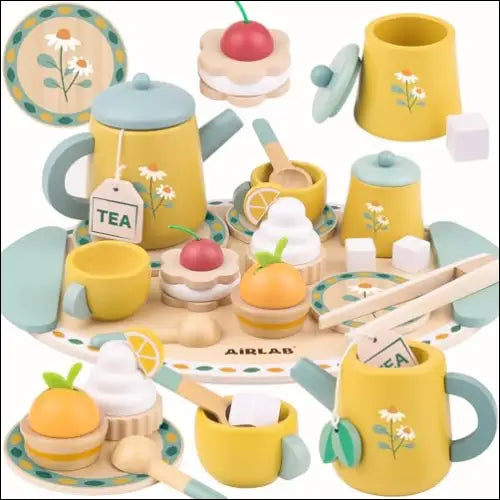 Juego de té ecológico de madera en amarillo y azul con flores para cocinitas de Airlab