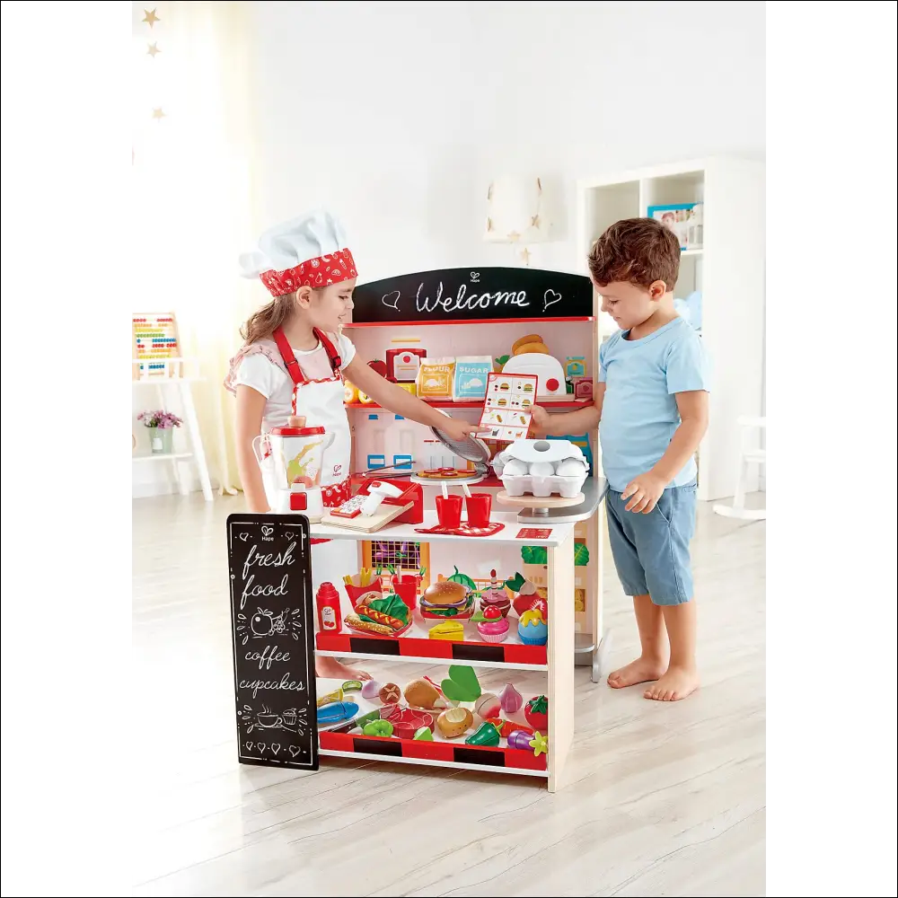 Cocinitas de madera Hape con alimentos de juguete en la Tienda Pop-Up